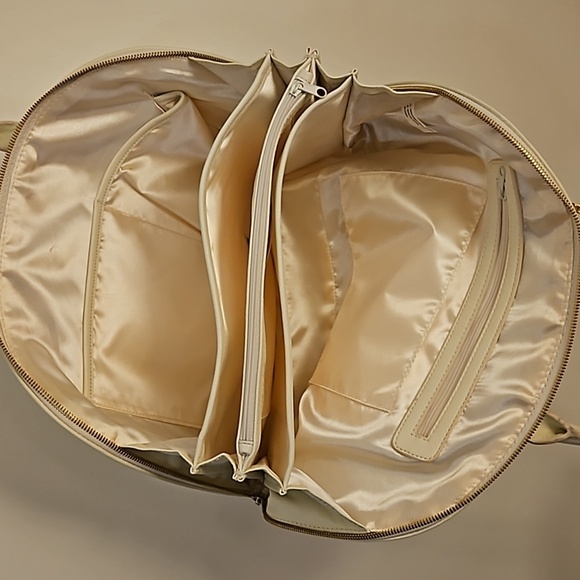 JOY & IMAN Ivory Pebbled SpIit Leather Large Clamshell Satchel Handbag - Picture 9 of 12